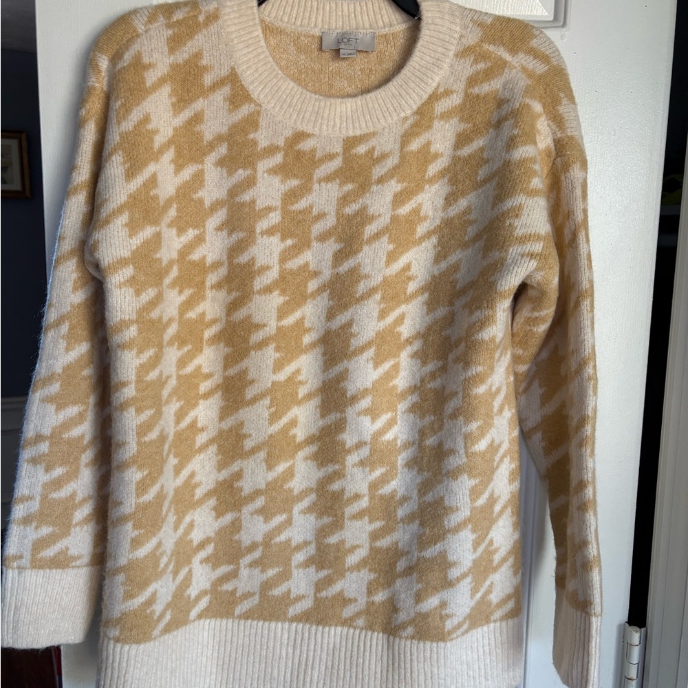 LOFT Cream and Gold Houndstooth Sweater